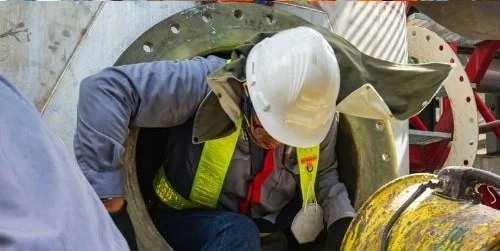 Confined Space &
Working at Heights